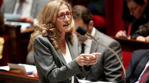 وزيرة فرنسية تدعو للهدوء بعد ليلة من الاحتجاجات بمدينة نانت وزيرة فرنسية تدعو للهدوء بعد ليلة من الاحتجاجات بمدينة نانت