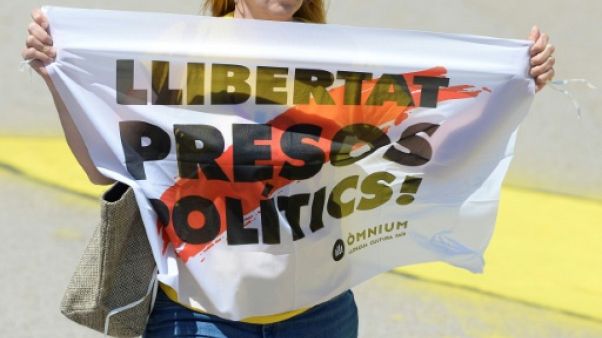 Six dirigeants indépendantistes transférés dans une prison en Catalogne Six dirigeants indépendantistes transférés dans une prison en Catalogne