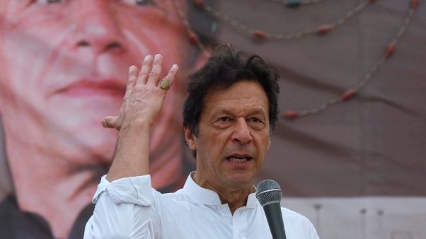 المعارض الباكستاني عمران خان يحقق تقدما في استطلاعات ما قبل الانتخابات المعارض الباكستاني عمران خان يحقق تقدما في استطلاعات ما قبل الانتخابات
