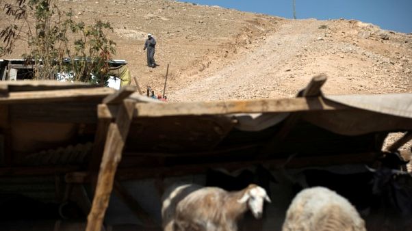 احتجاجات في قرية بدوية تعتزم إسرائيل هدمها احتجاجات في قرية بدوية تعتزم إسرائيل هدمها