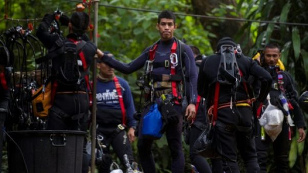 Grotte en Thaïlande: course contre la montre et la montée des eaux Grotte en Thaïlande: course contre la montre et la montée des eaux