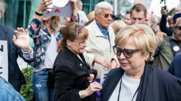 "Ex" pour le gouvernement, la présidente de la Cour suprême travaille comme d'habitude "Ex" pour le gouvernement, la présidente de la Cour suprême travaille comme d'habitude