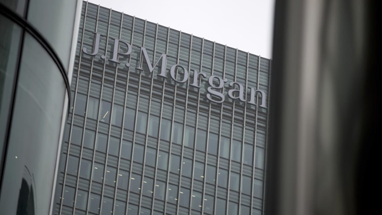 Exclusive: 'Several dozen' UK staff kickstart JPMorgan's Brexit talent transfer to EU