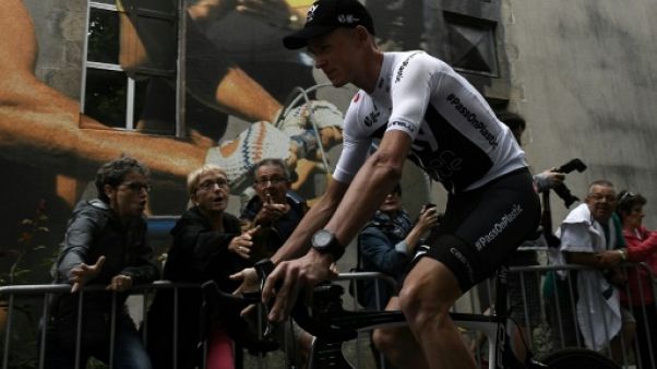 Tour de France: Froome sifflé par le public lors de sa présentation au public Tour de France: Froome sifflé par le public lors de sa présentation au public