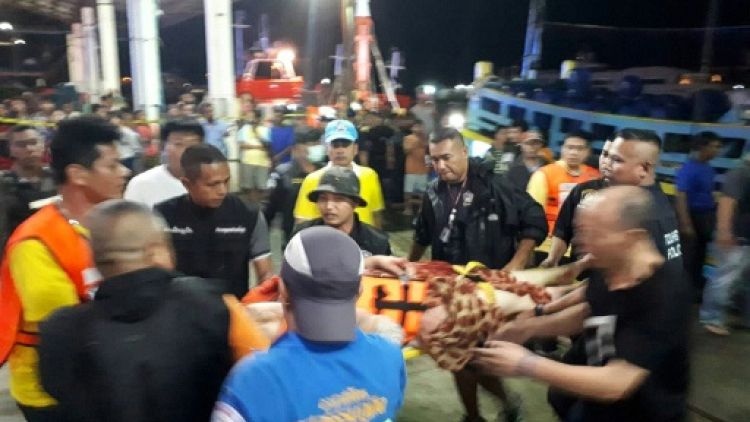 Thaïlande: les recherches reprennent après un naufrage qui a fait au moins un mort