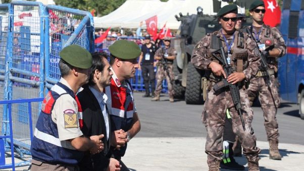 وسائل إعلام: تركيا تأمر باعتقال 271 جنديا على صلة بكولن وسائل إعلام: تركيا تأمر باعتقال 271 جنديا على صلة بكولن