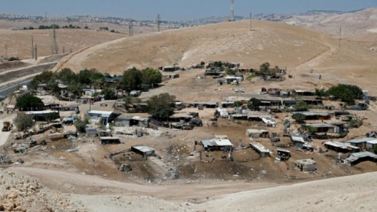 La démolition par Israël d'un village bédouin palestinien temporairement bloquée