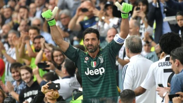 Transfert: Gigi Buffon à Paris pour signer son contrat avec le PSG Transfert: Gigi Buffon à Paris pour signer son contrat avec le PSG