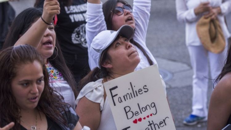 Immigration: un juge californien exige du gouvernement une liste d'enfants séparés de leurs parents