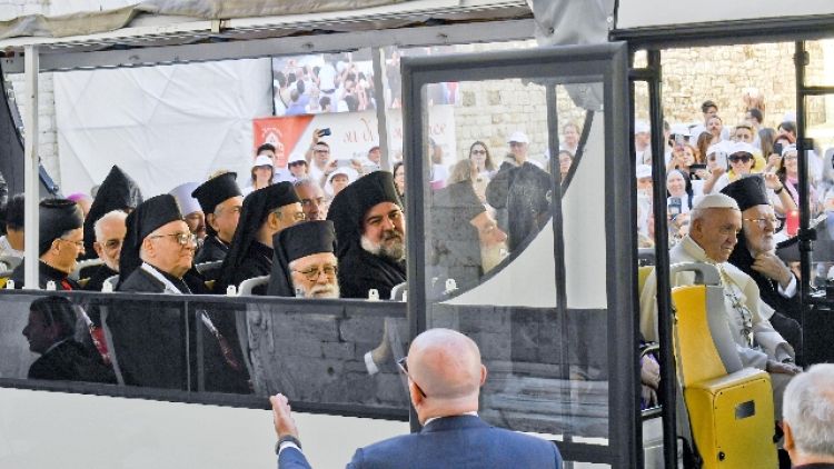 Papa: con Patriarchi su bus scoperto