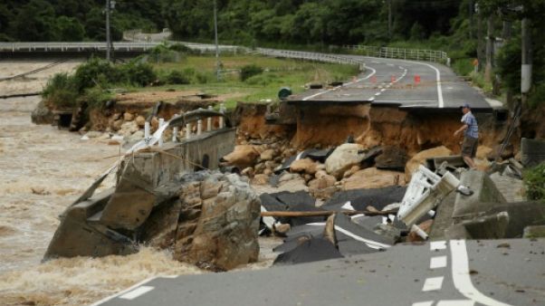 Au moins 20 morts dans des pluies torrentielles au Japon Au moins 20 morts dans des pluies torrentielles au Japon