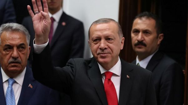 إردوغان يعلن حكومته الاثنين على وعد بالتصدي لمشاكل الاقتصاد إردوغان يعلن حكومته الاثنين على وعد بالتصدي لمشاكل الاقتصاد