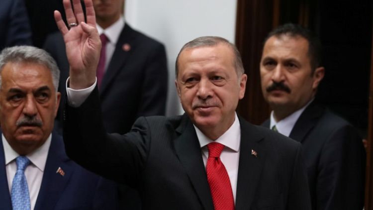 إردوغان يعلن حكومته الاثنين على وعد بالتصدي لمشاكل الاقتصاد