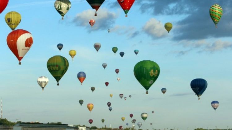 Lituanie: cent montgolfières pour le centenaire  de l'indépendance 