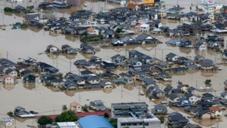 Intempéries au Japon: 57 morts et un combat ardu contre l'eau pour les secouristes