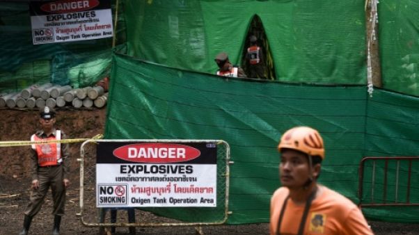 Enfants en passe d'être évacués d'une grotte en Thaïlande: 15 jours sous terre Enfants en passe d'être évacués d'une grotte en Thaïlande: 15 jours sous terre
