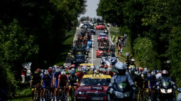 Tour de France: la 2e étape est partie de Mouilleron-Saint-Germain sous la chaleur Tour de France: la 2e étape est partie de Mouilleron-Saint-Germain sous la chaleur