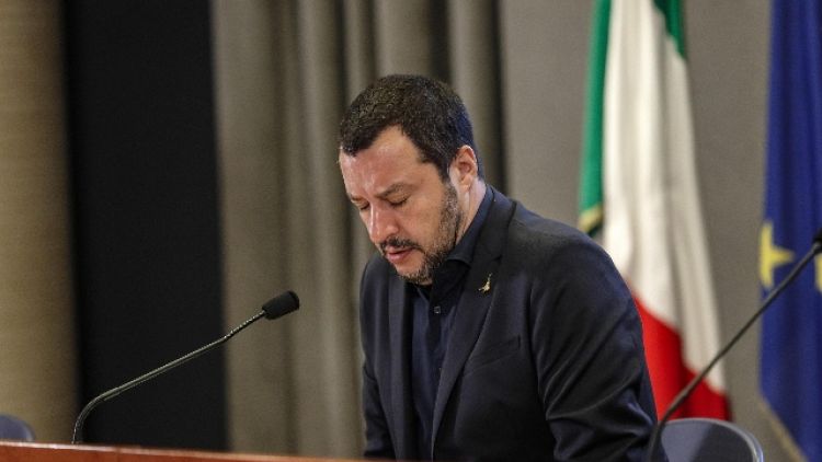 Salvini, stop a navi internazionali