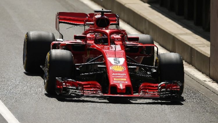 Gp Silverstone: Vettel in testa al via