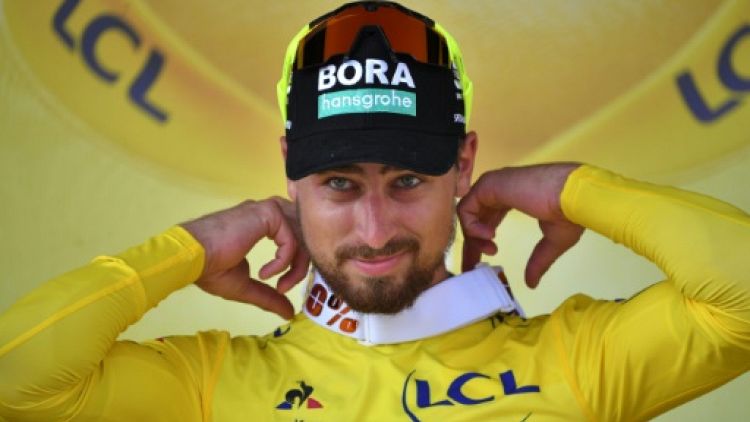 Tour de France: Sagan gagne et change de maillot