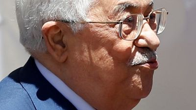 عباس يتعهد باستمرار دفع مخصصات "الشهداء والأسرى" الفلسطينيين