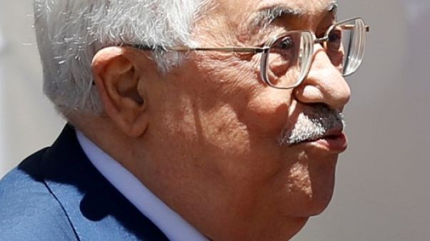 عباس يتعهد باستمرار دفع مخصصات "الشهداء والأسرى" الفلسطينيين عباس يتعهد باستمرار دفع مخصصات "الشهداء والأسرى" الفلسطينيين