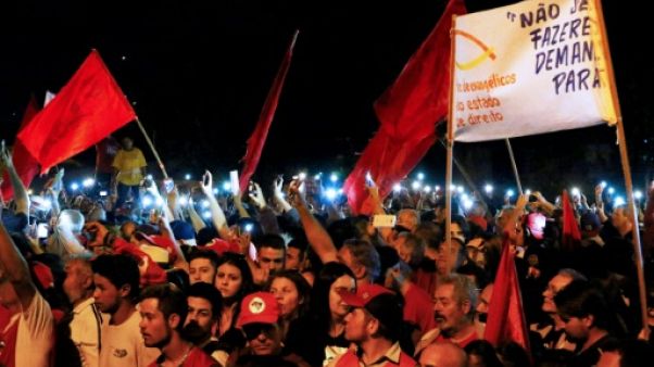 Brésil: après un bref imbroglio judiciaire, Lula reste en prison Brésil: après un bref imbroglio judiciaire, Lula reste en prison