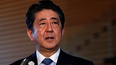 رئيس وزراء اليابان يلغي جولة خارجية بعد مقتل أكثر من 100 شخص في فيضانات