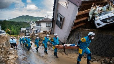 Pluies au Japon: à Kumano, des familles cherchent leurs proches disparus Pluies au Japon: à Kumano, des familles cherchent leurs proches disparus