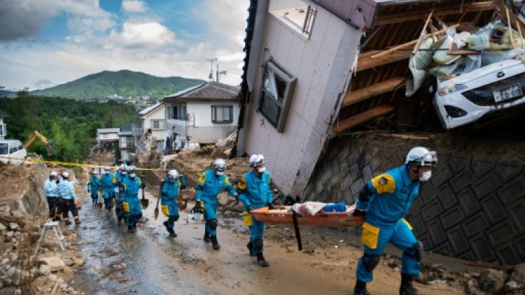 Pluies au Japon: à Kumano, des familles cherchent leurs proches disparus