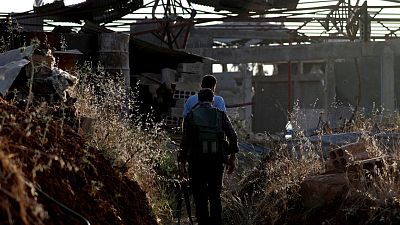 مقاتلون: الجيش السوري يحاصر جيب المعارضة في مدينة درعا