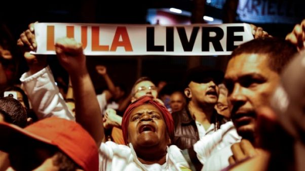 Brésil: Lula reste en prison, mais revient sous les feux des projecteurs Brésil: Lula reste en prison, mais revient sous les feux des projecteurs