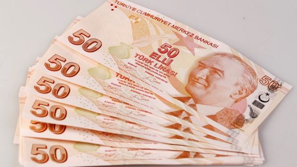الليرة التركية تعوض معظم خسائرها الناجمة عن إعلان الحكومة الجديدة الليرة التركية تعوض معظم خسائرها الناجمة عن إعلان الحكومة الجديدة