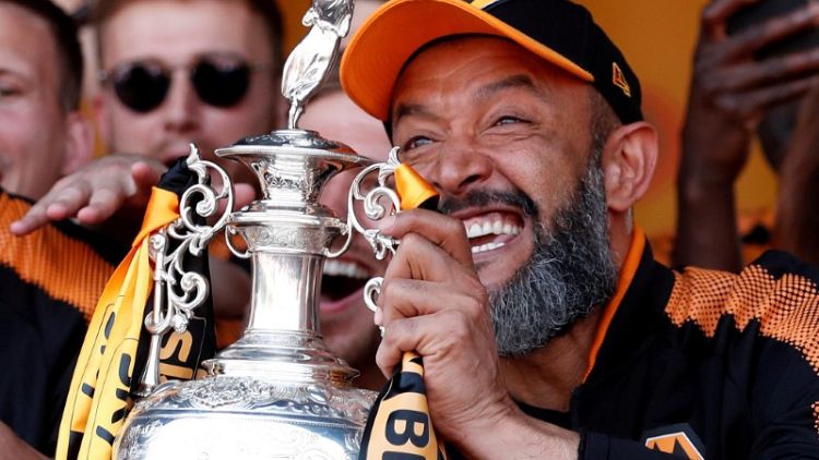 Wolves boss Santo signs contract extension to 2021