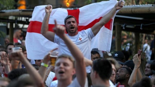 Mondial-2018: bière à gogo, gilets tendance et tube musical en Angleterre Mondial-2018: bière à gogo, gilets tendance et tube musical en Angleterre