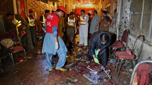 Pakistan: 20 morts dans un attentat-suicide contre une réunion électorale Pakistan: 20 morts dans un attentat-suicide contre une réunion électorale