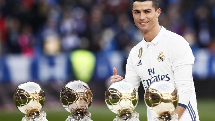 Ronaldo, il saluto del Real madrid