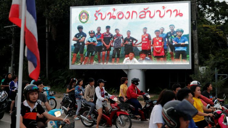 كرة القدم تحتفي بإنقاذ فتية الكهف في تايلاند