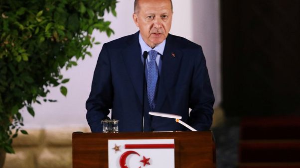 إردوغان: الجيش التركي قد يخضع لسلطة وزارة الدفاع إردوغان: الجيش التركي قد يخضع لسلطة وزارة الدفاع