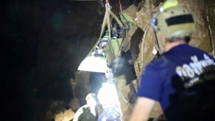 Thaïlande: le dernier plongeur sorti de la grotte raconte
