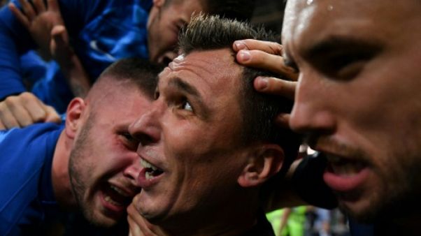 Mondial-2018: un photographe de l'AFP enseveli sous la célébration des Croates Mondial-2018: un photographe de l'AFP enseveli sous la célébration des Croates