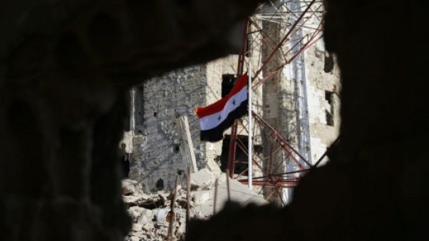Le régime syrien hisse le drapeau national à Deraa, berceau de la révolte Le régime syrien hisse le drapeau national à Deraa, berceau de la révolte