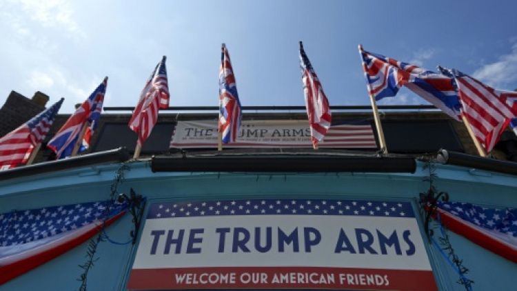 Dans un Londres hostile à Trump, un pub lui déroule le tapis rouge