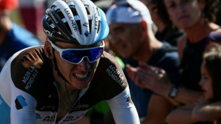 Tour de France: les pépins s'accumulent pour Bardet, retardé à Mûr-de-Bretagne