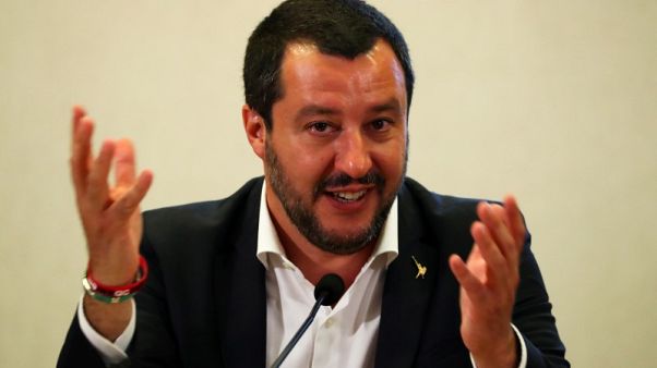 وزير داخلية إيطاليا يمنع دخول مهاجرين أنقذتهم سفينة ورست في ميناء إيطالي وزير داخلية إيطاليا يمنع دخول مهاجرين أنقذتهم سفينة ورست في ميناء إيطالي