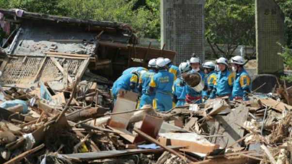 Inondations au Japon: nouvelle visite du Premier ministre aux sinistrés Inondations au Japon: nouvelle visite du Premier ministre aux sinistrés