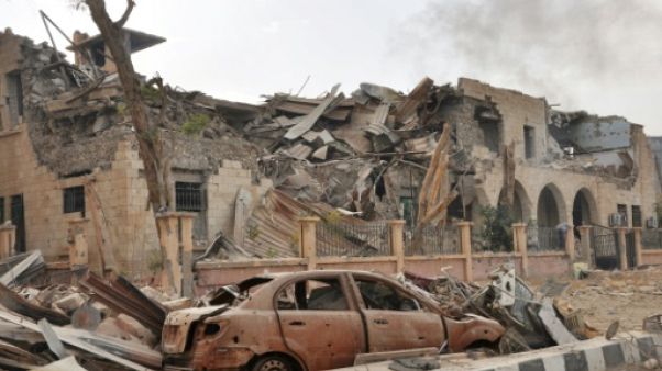 Syrie: 54 morts dont 28 civils dans un raid sur un réduit de l'EI Syrie: 54 morts dont 28 civils dans un raid sur un réduit de l'EI
