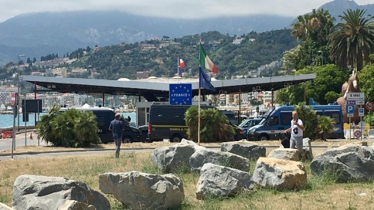 Migranti, border crossing a Ventimiglia