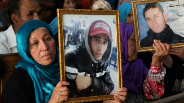 En Tunisie, tension et émotion aux procès de victimes de la révolution En Tunisie, tension et émotion aux procès de victimes de la révolution