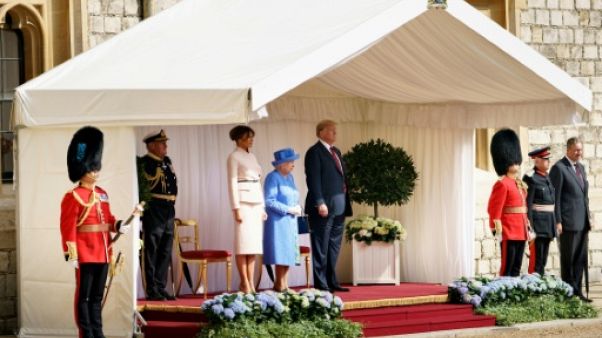 Donald Trump accueilli par Elizabeth II au château de Windsor Donald Trump accueilli par Elizabeth II au château de Windsor